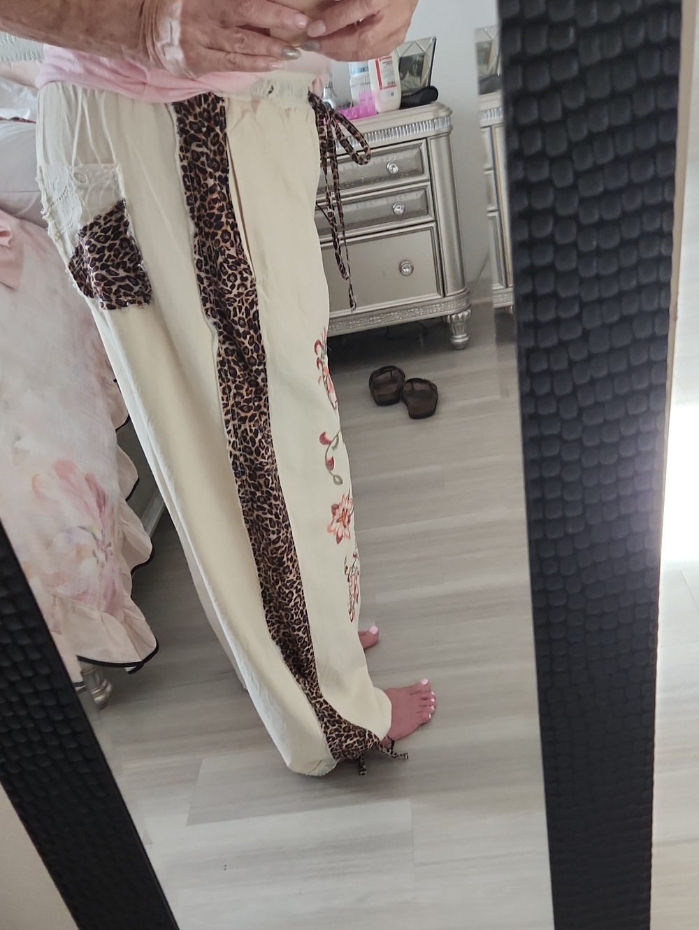 New Wo Tags Embroidered Cream Drawstring Pants with Leopard Trim - Picture 11 of 11